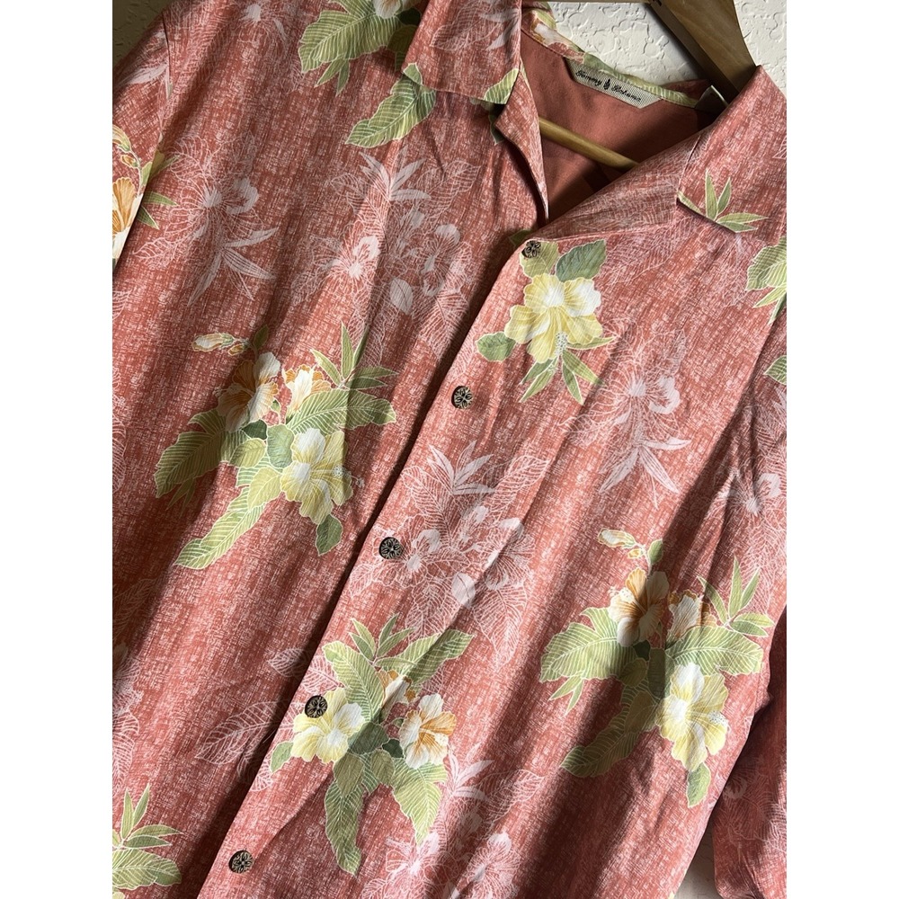 Tommy Bahama‎ Hawaiian Silk Shirt Mens Medium  AOP Cruise Floral Vacation Beach